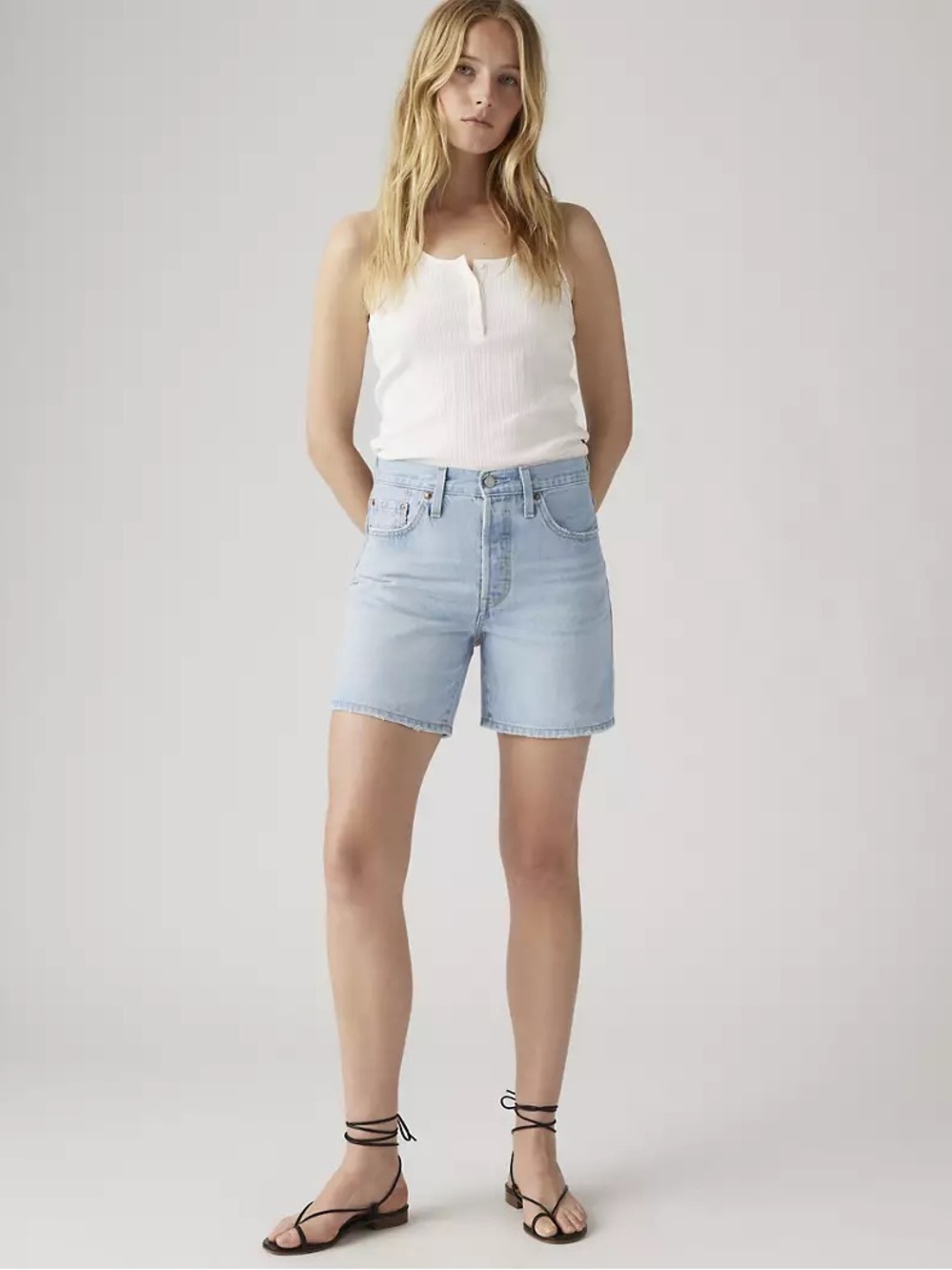 NWT Levi’s 501 Mid Thigh Denim Shorts Size 31